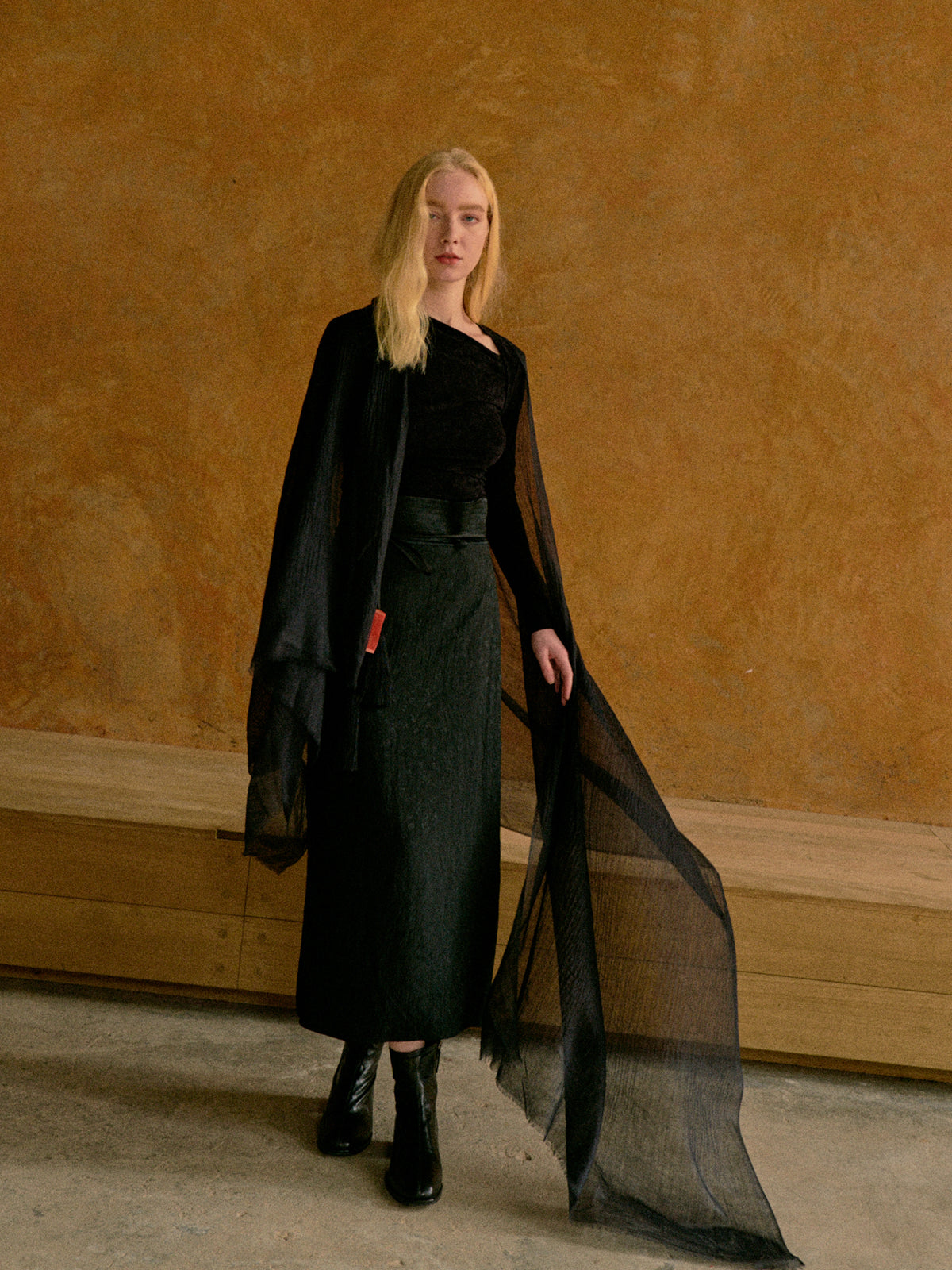 "Featherlight" Oversized Cashmere Scarf - Black - Classic Black - LOST PATTERN Cashmere