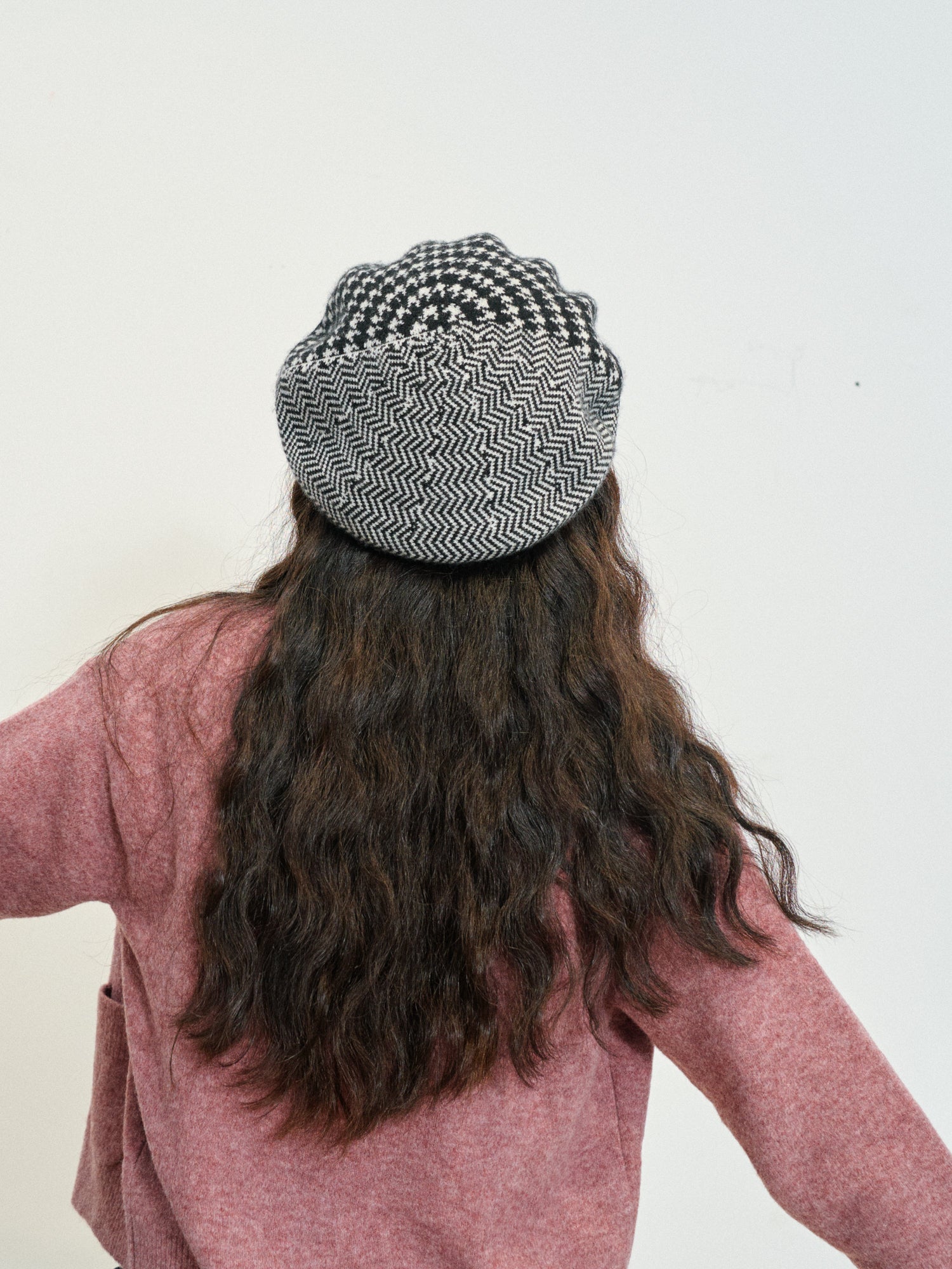 "Houndstooth" Wool-Cashmere Beret Hat - Black & White - LOST PATTERN Cashmere