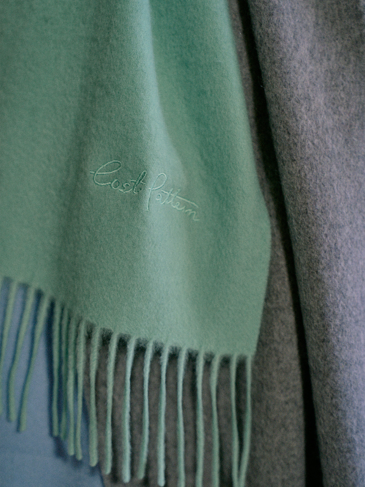 "Lost in Warmth" Classic Cashmere Scarf - Green - Green - LOST PATTERN Cashmere
