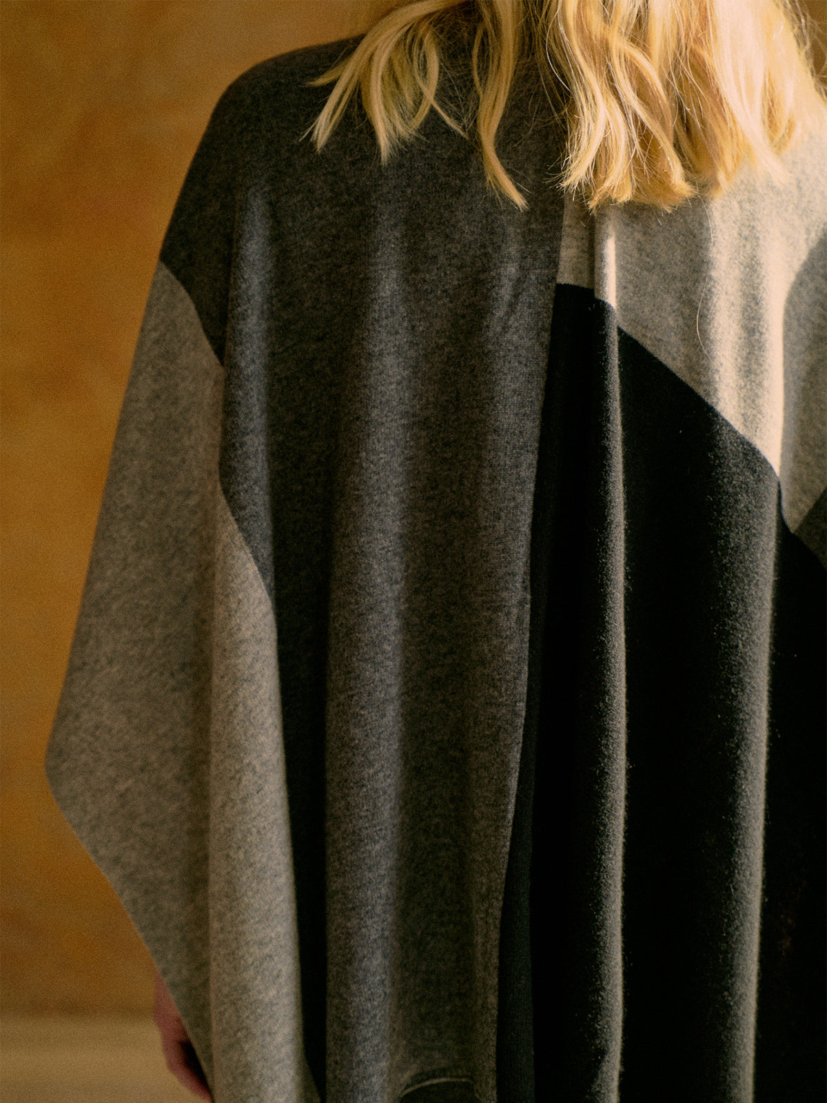 "Lost in Warmth" Luxurious Wool-Cashmere Blend Cape - Grey - Grey - LOST PATTERN Cashmere