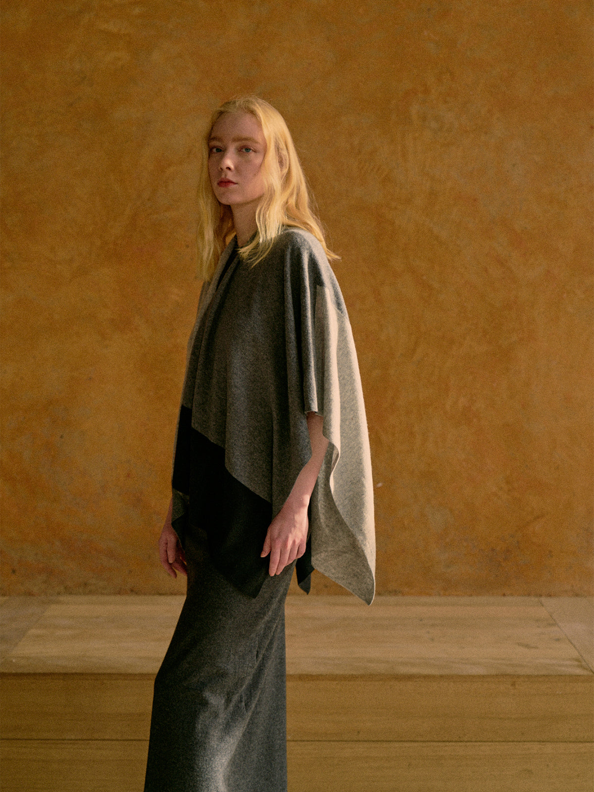 "Lost in Warmth" Luxurious Wool-Cashmere Blend Cape - Grey - Grey - LOST PATTERN Cashmere