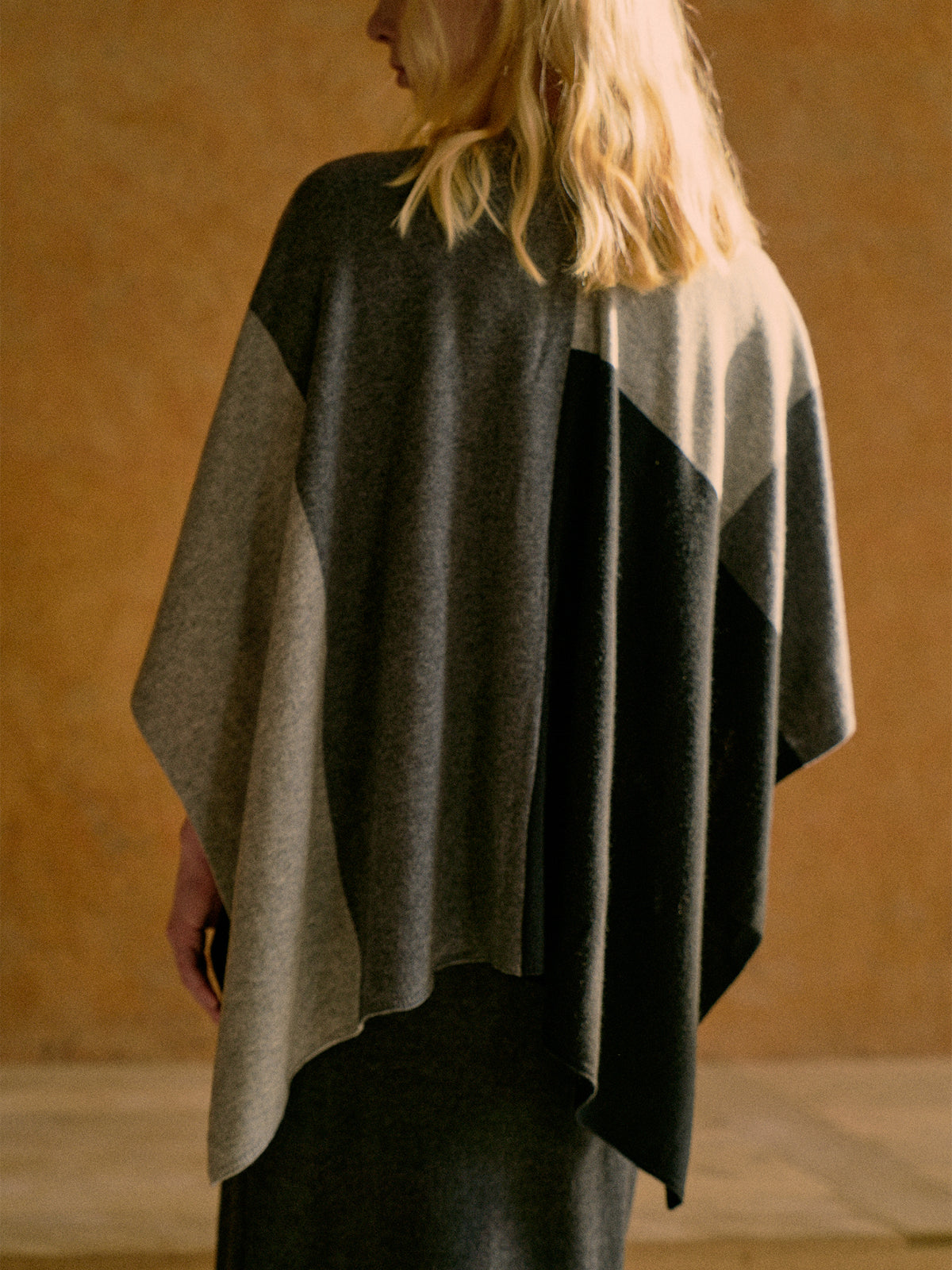 "Lost in Warmth" Luxurious Wool-Cashmere Blend Cape - Grey - Grey - LOST PATTERN Cashmere