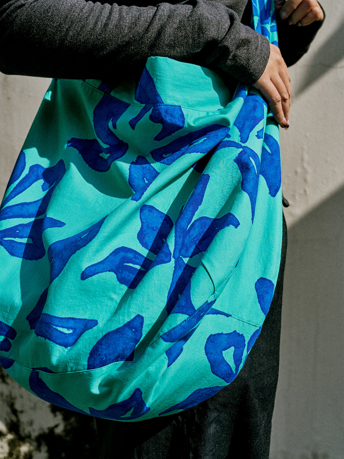 "Tropical Bliss" Hobo Crossbody Bag - Ocean Blue - Ocean Blue - LOST PATTERN Tote Bag
