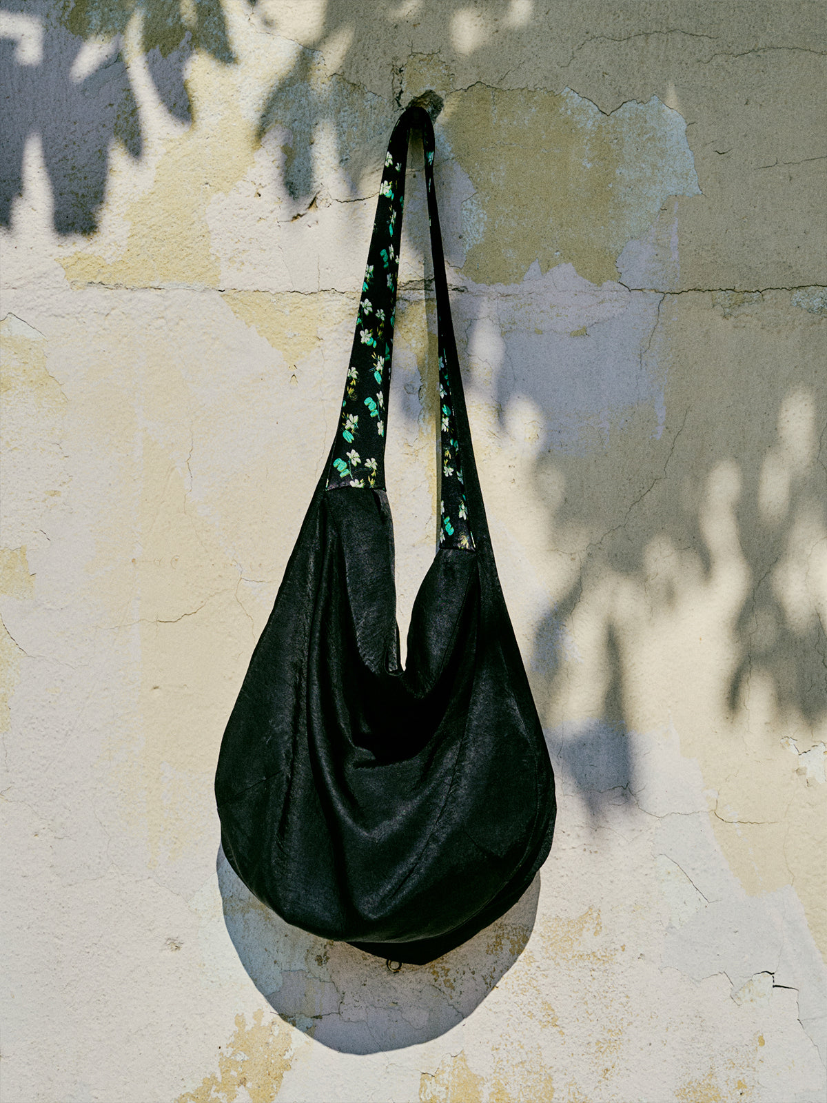 "Beach Blossom" Hobo Crossbody Bag - Black - Black - LOST PATTERN Tote Bag