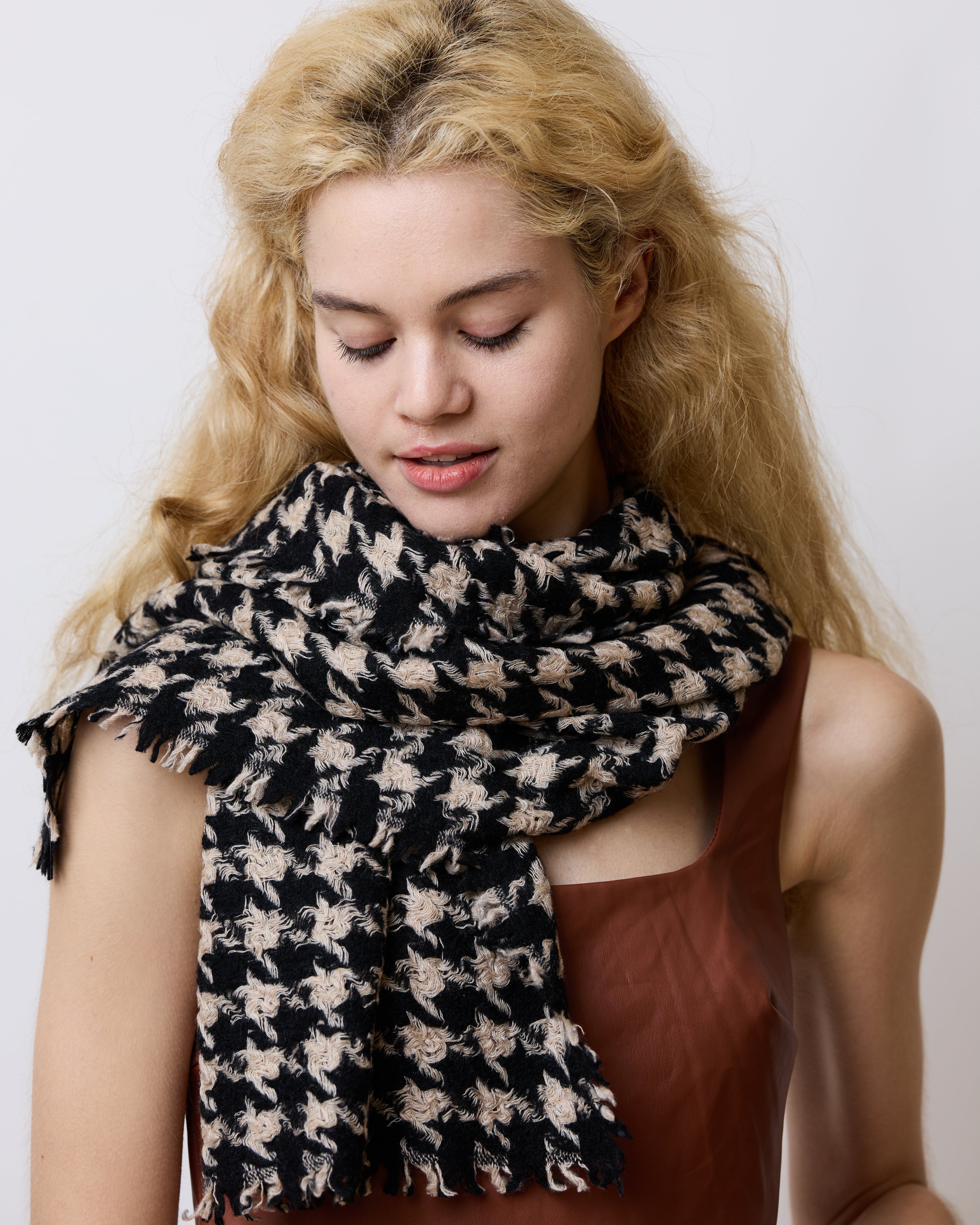 "Houndstooth" Cashmere Scarf - Khaki & Black