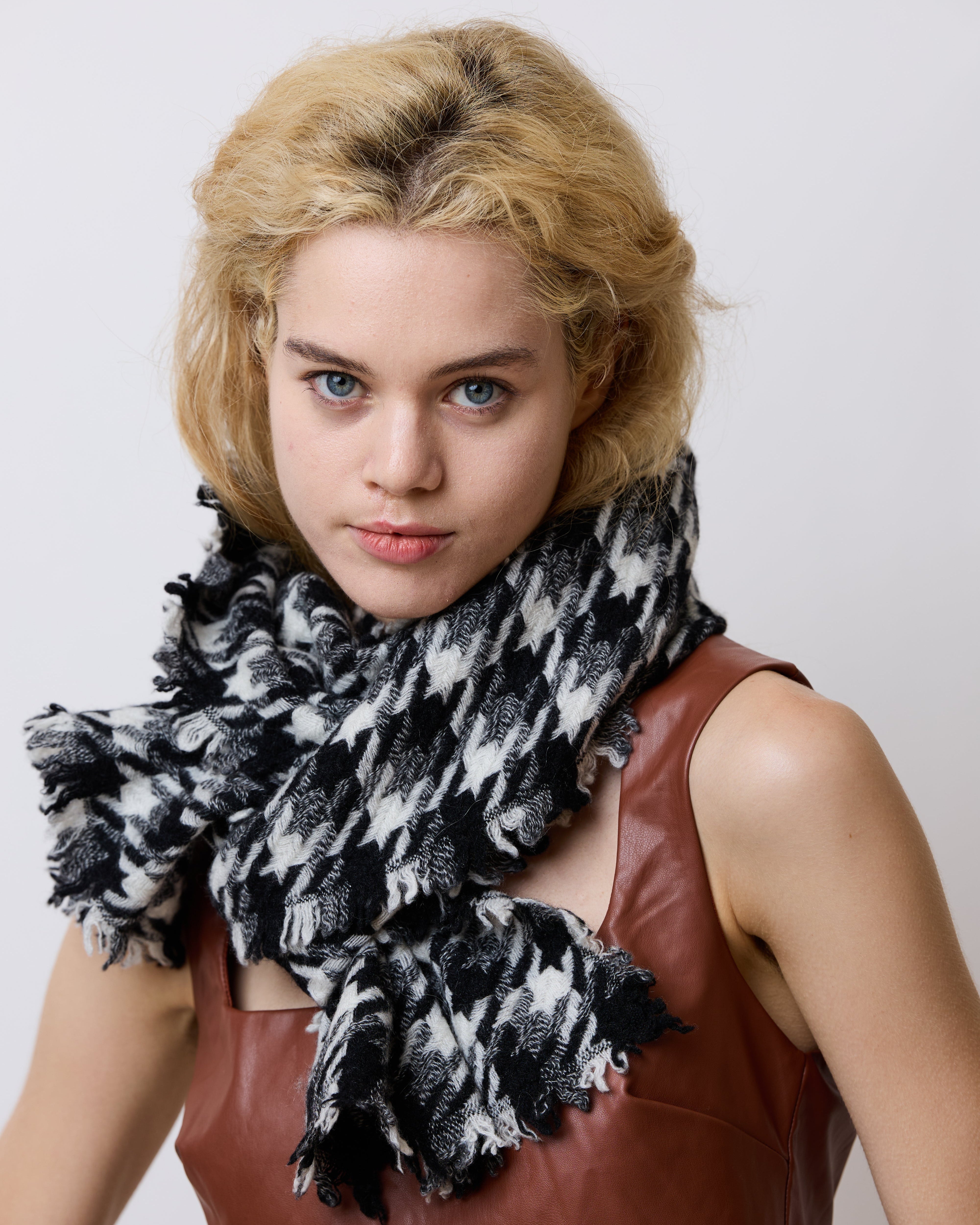 "Houndstooth" Cashmere Scarf - Black & White