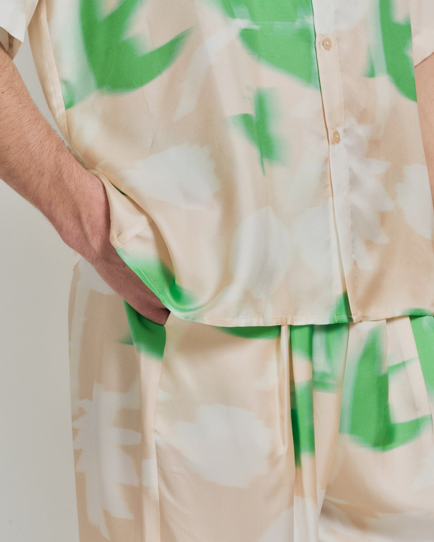 "Frida's Dream " Oversized Silk Hawaii Shirt - Green & Cream