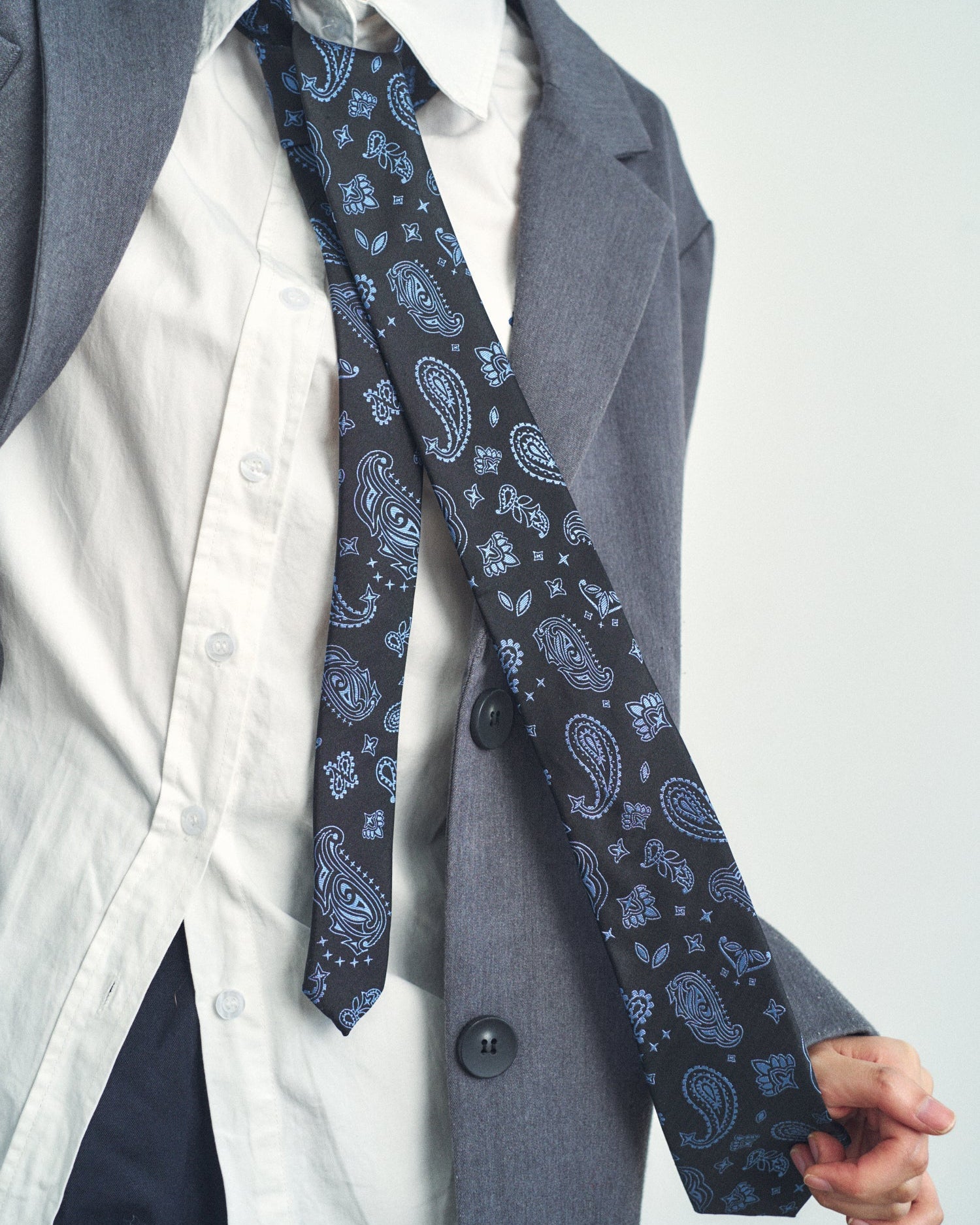 “Paisley" Silk Jacquard Tie - Midnight Blue