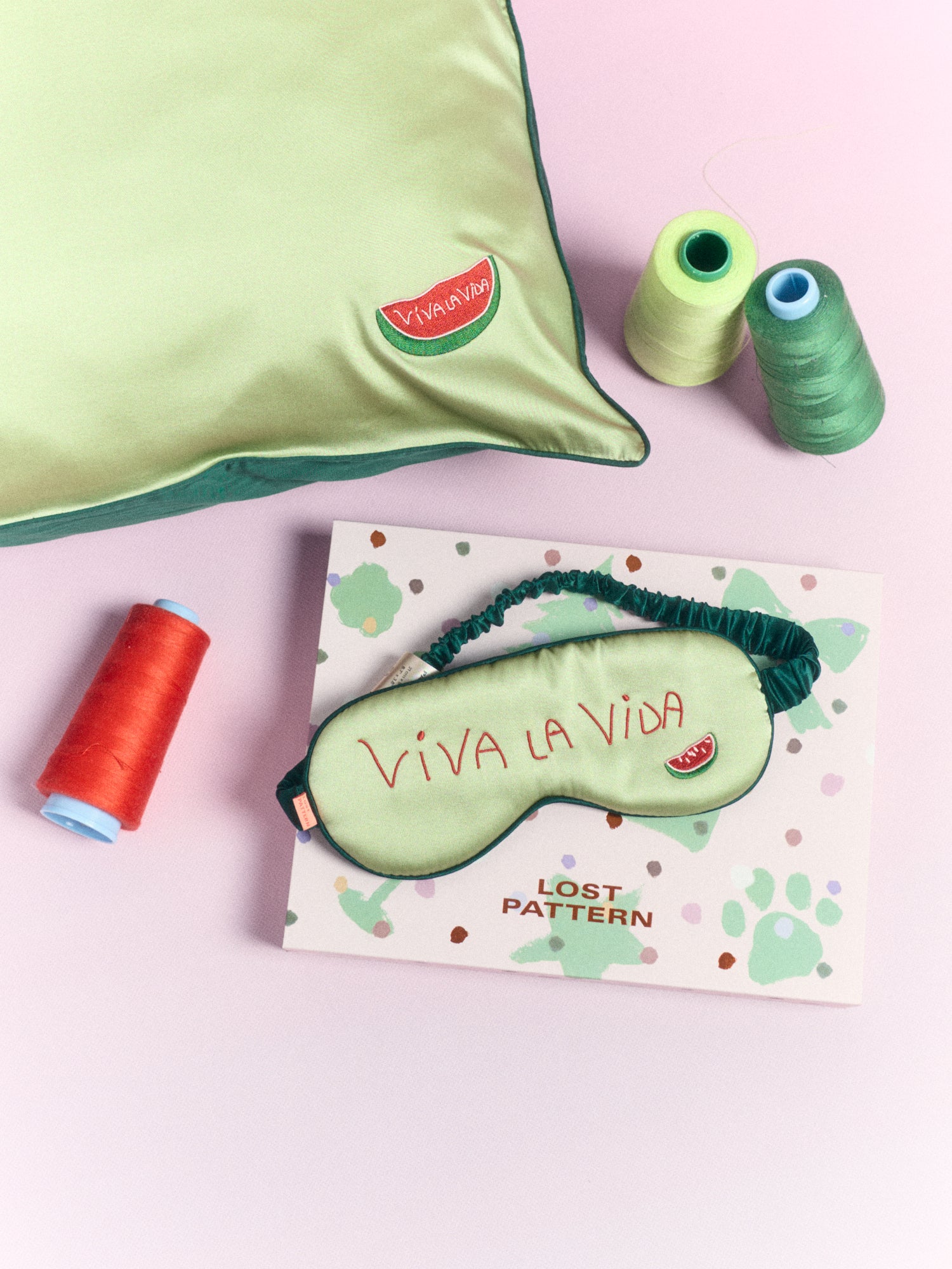 "Viva La Vida" 2 Piece Silk Gift Set: Silk Pillowcase & Silk Sleep Eye Mask - Green
