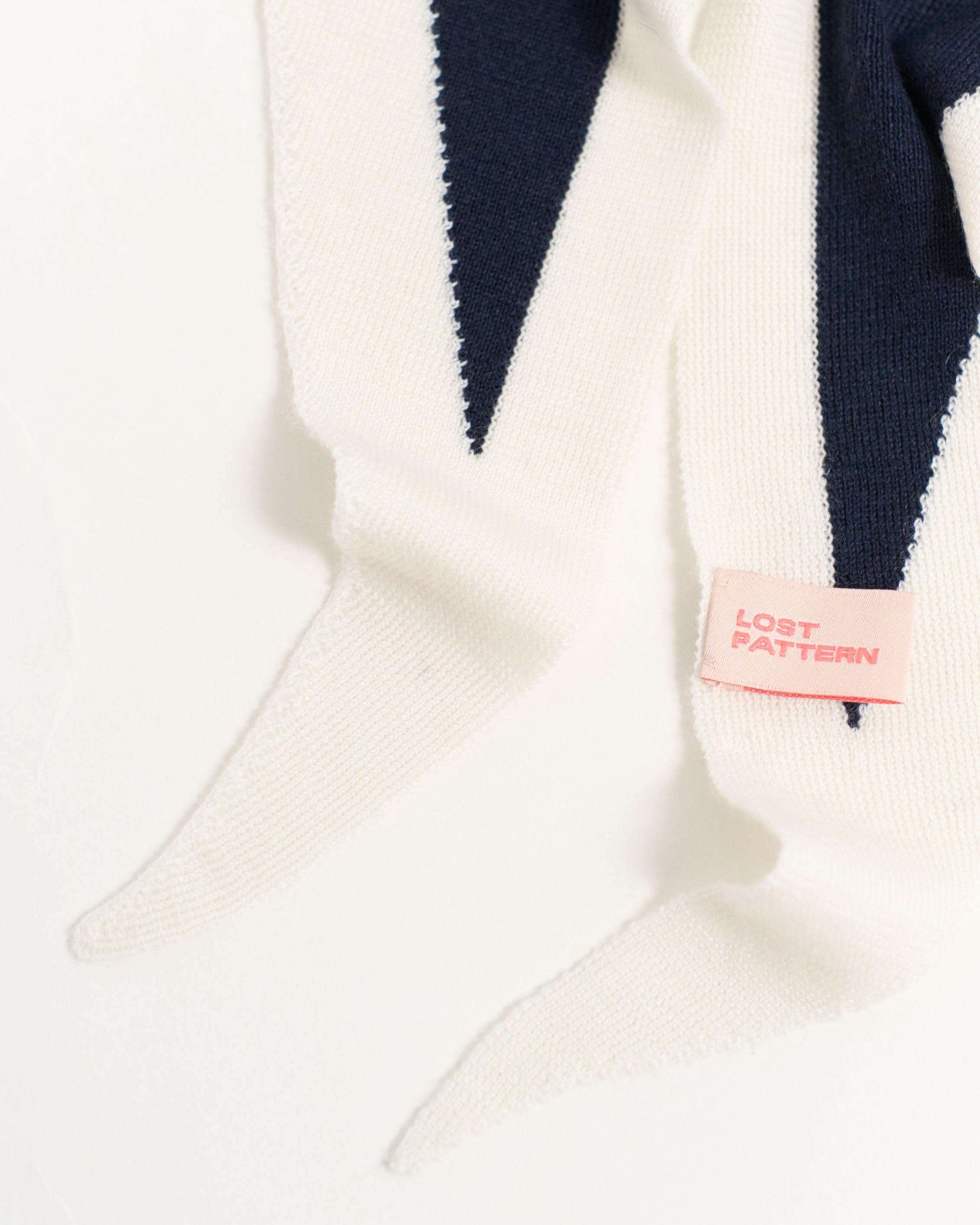 "Triangle Frame" Cashmere Triangle Scarf - Navy