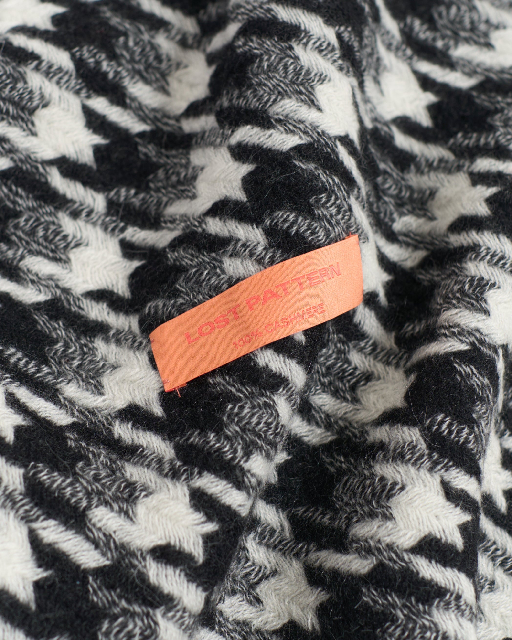 "Houndstooth" Cashmere Scarf - Black & White