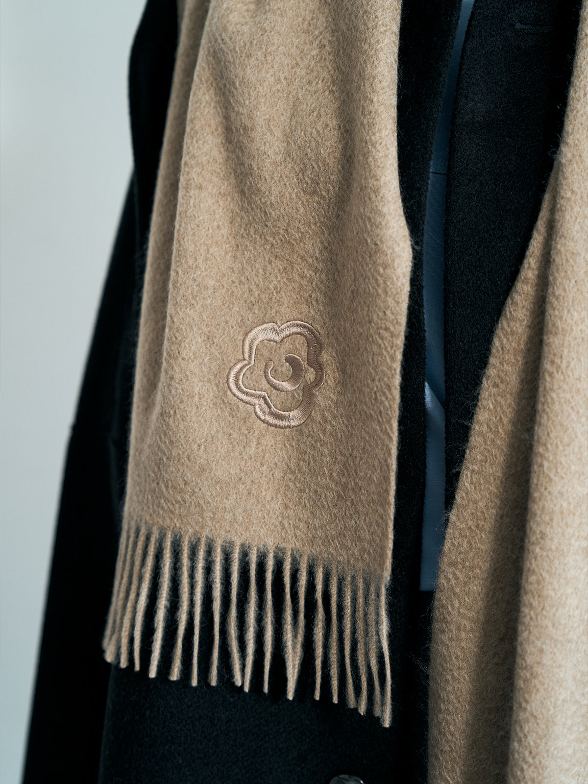 "Lost in Warmth" Classic Cashmere Scarf - Raw Cashmere - LOST PATTERN Cashmere