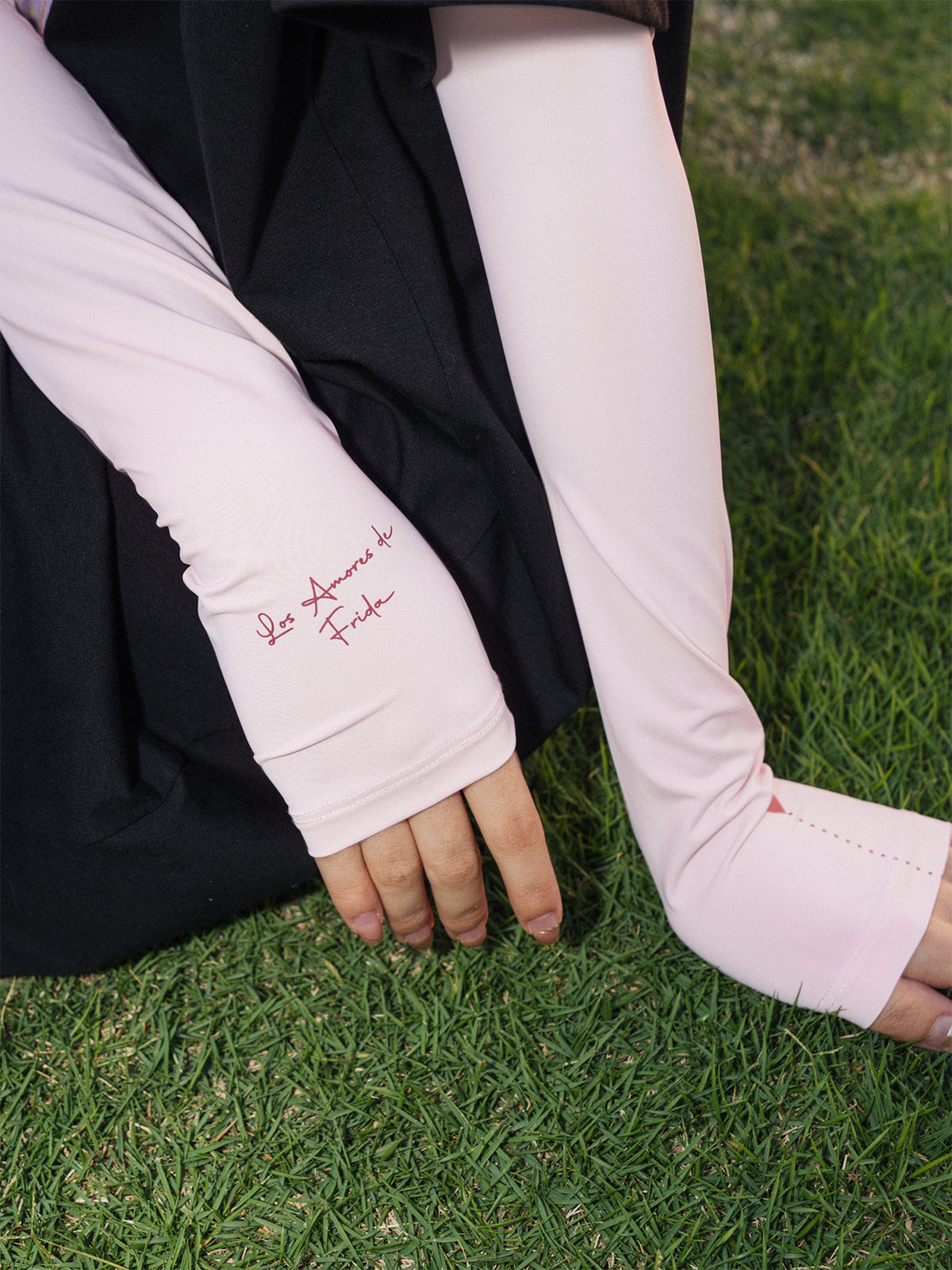 "Frida's Love" Sun Protection Arm Sleeves - Pink - LOST PATTERN Sun Sleeves