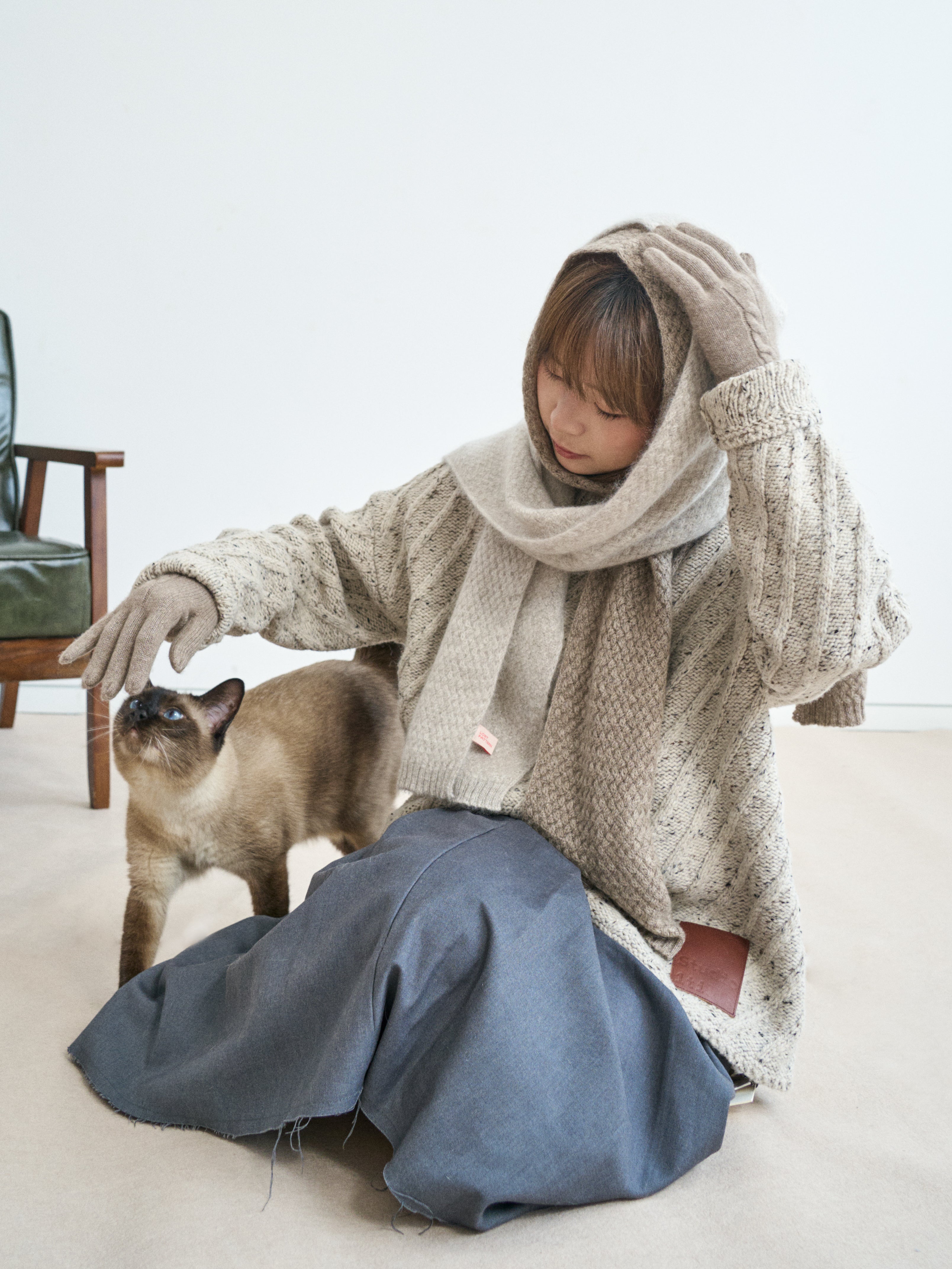 "Warmth Whisper" Waffle Knit Cashmere Scarf - Light Grey