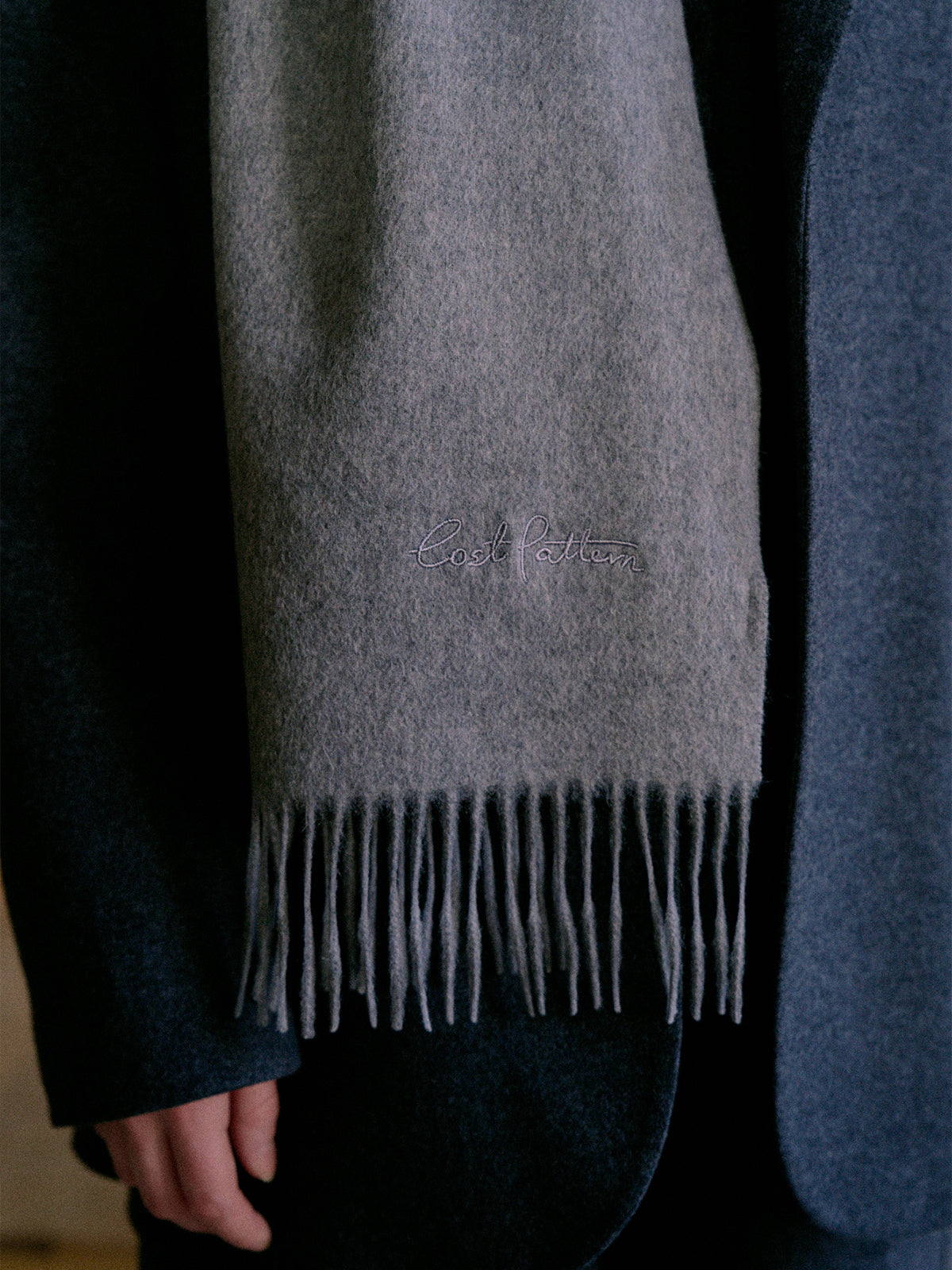 "Lost in Warmth" Classic Cashmere Scarf - Grey