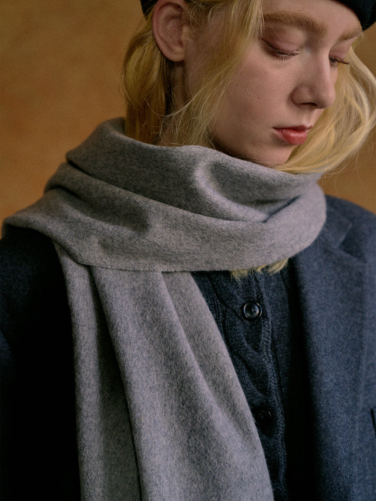 "Lost in Warmth" Classic Cashmere Scarf - Grey