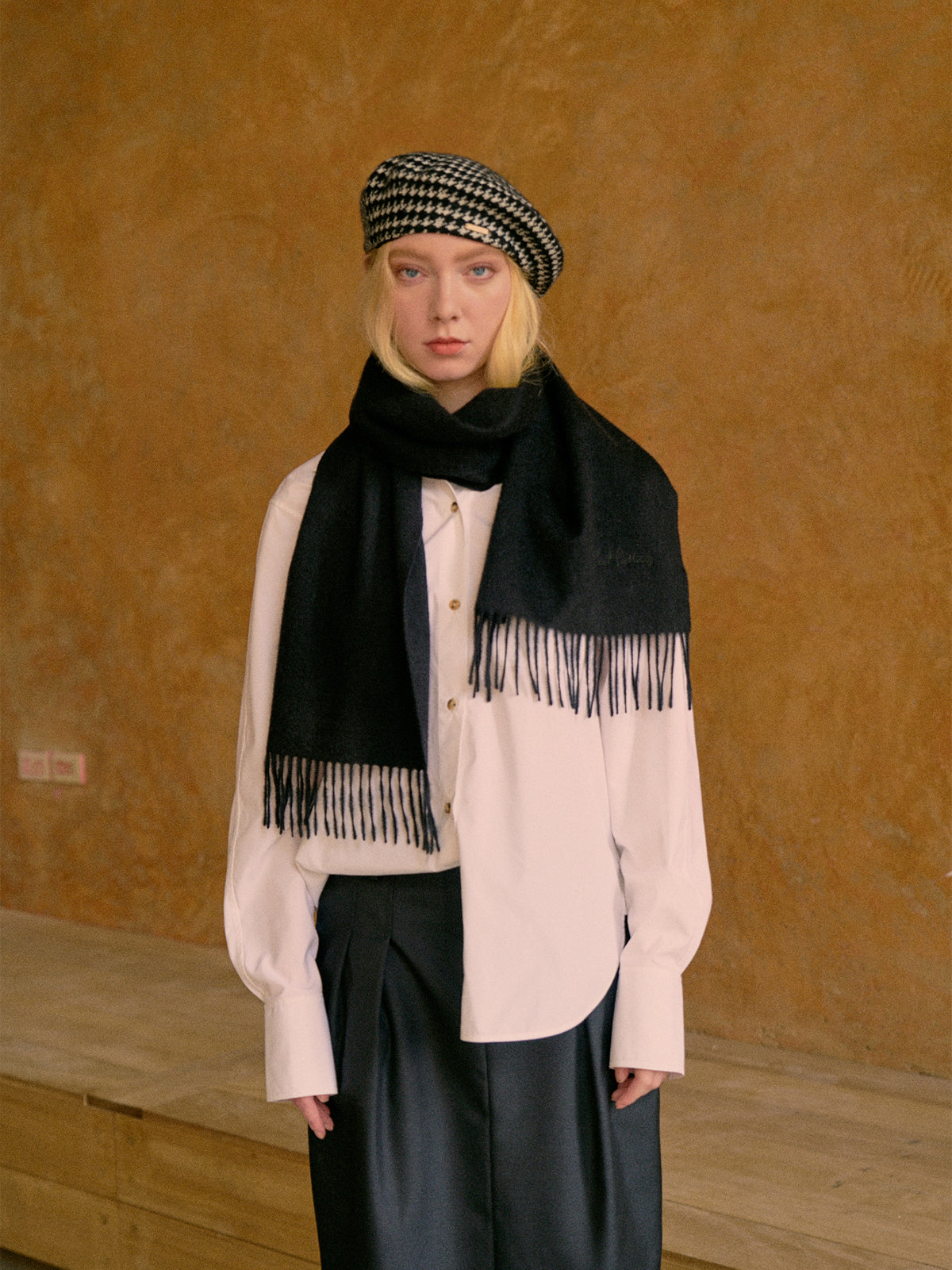 "Lost in Warmth" Classic Cashmere Scarf - Black - Black - LOST PATTERN Cashmere