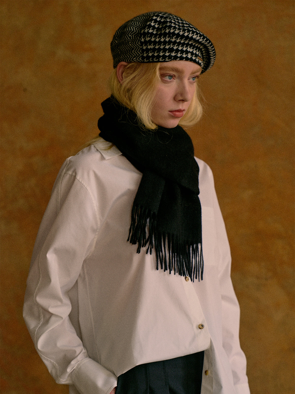 "Lost in Warmth" Classic Cashmere Scarf - Black