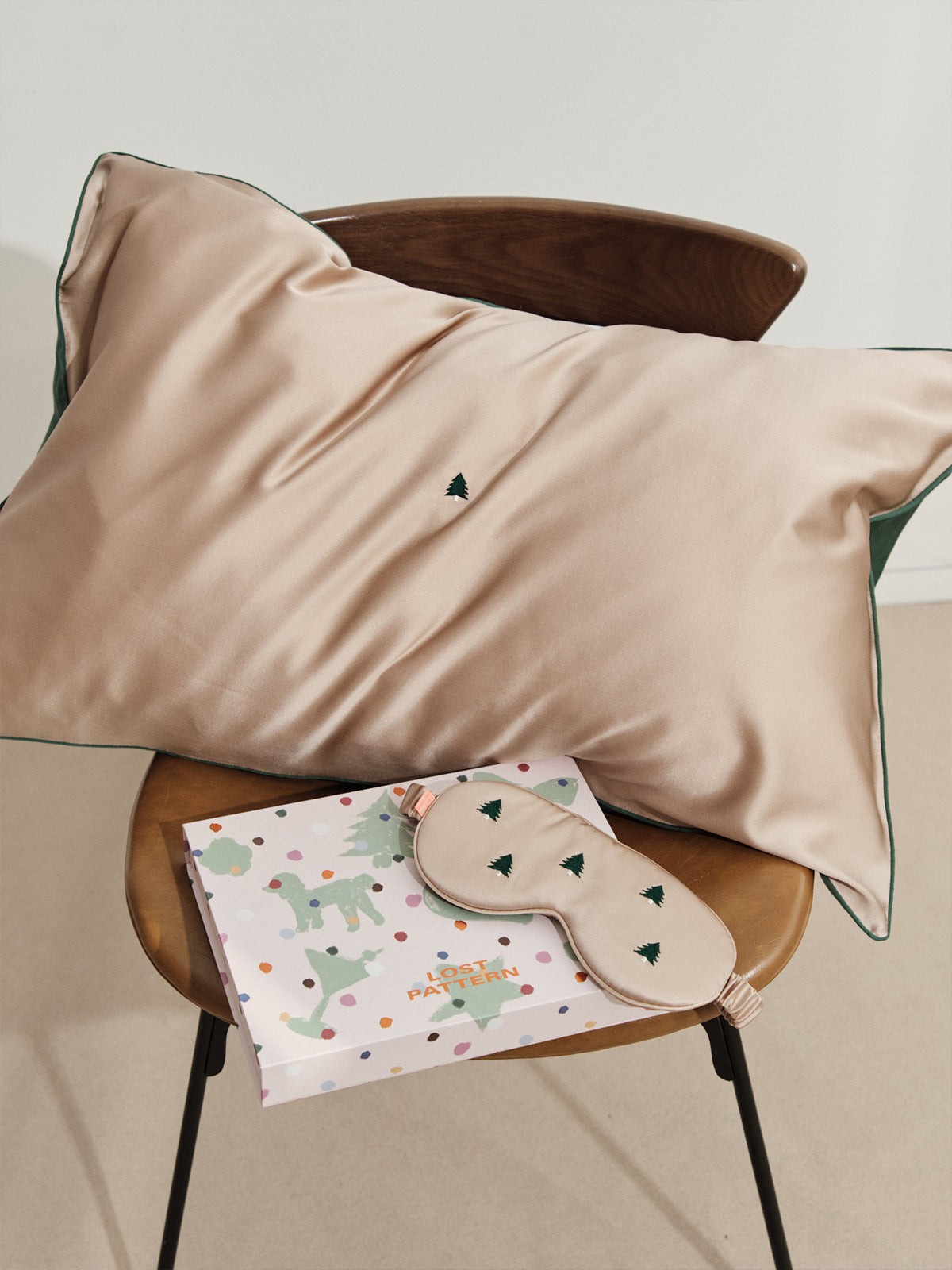 "Evergreen" 2 Piece Silk Gift Set - Silk Pillowcase & Silk Sleep Eye Mask - LOST PATTERN Pillowcase