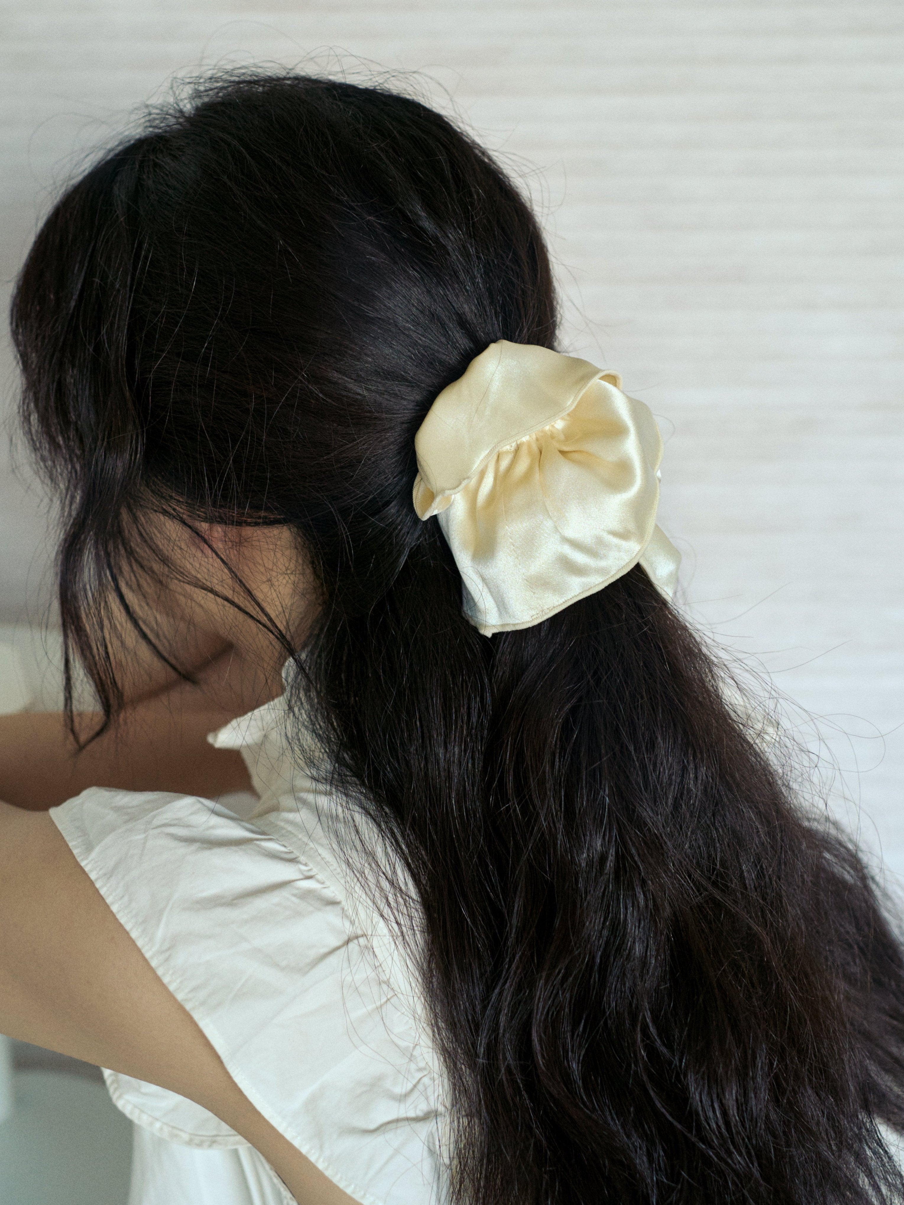 "Maxi Flower" Double-Layer Oversized Silk Scrunchie - Cream