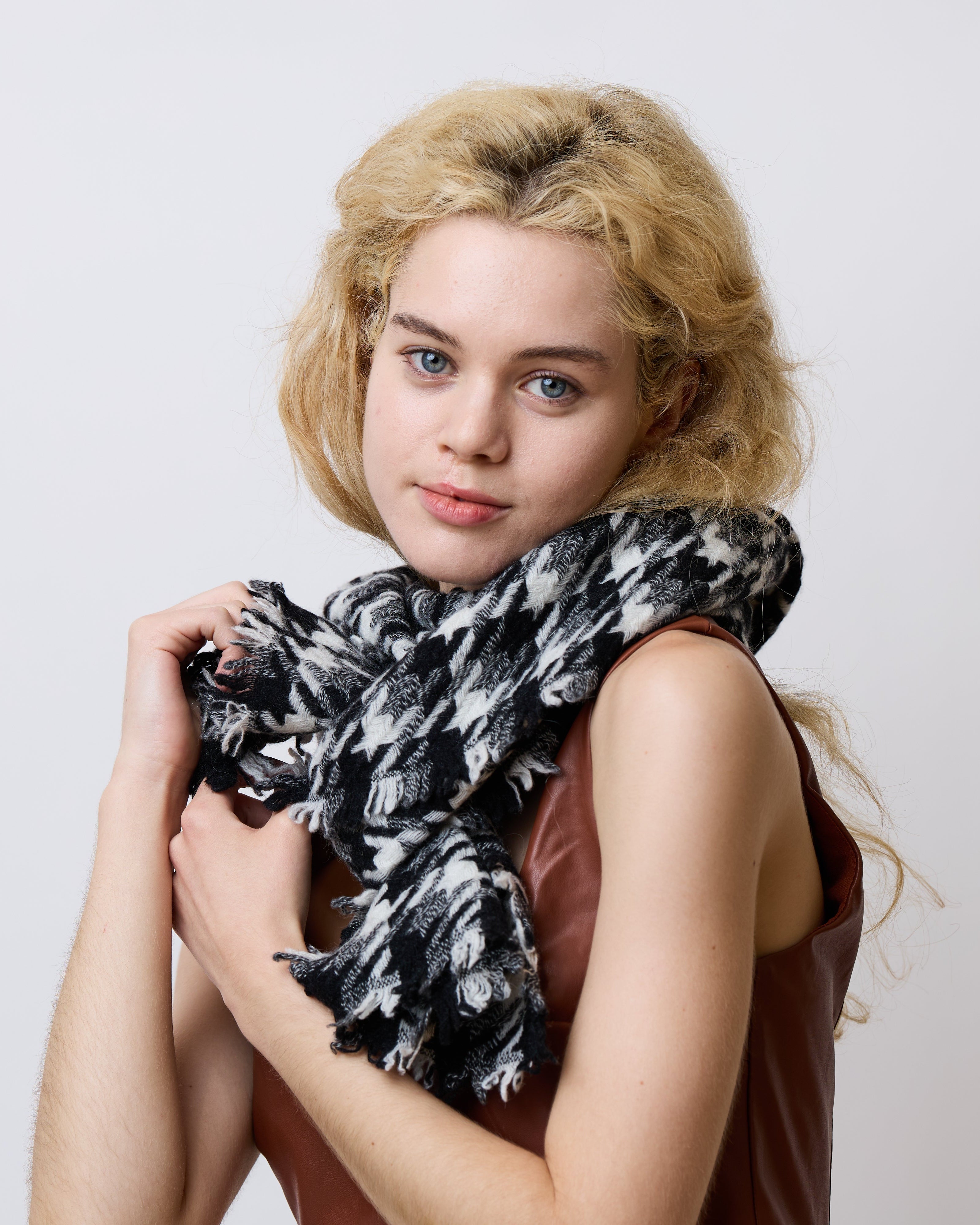 "Houndstooth" Cashmere Scarf - Black & White