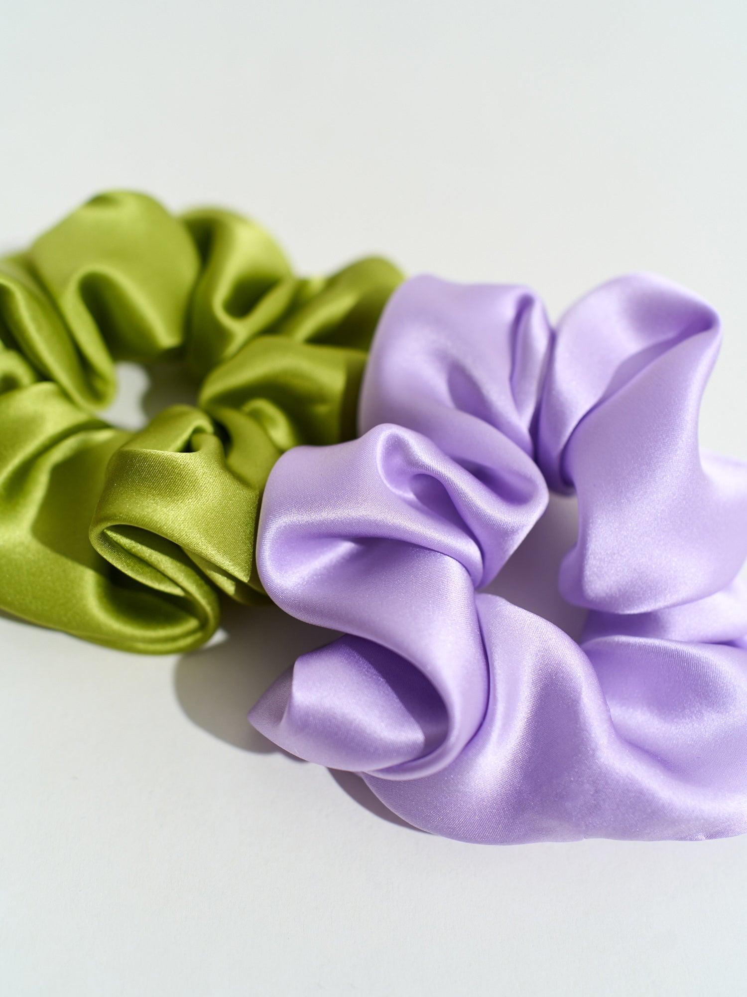 "Silken Hair" Silk Scrunchie Hair Tie - Green - LOST PATTERN Scrunchie