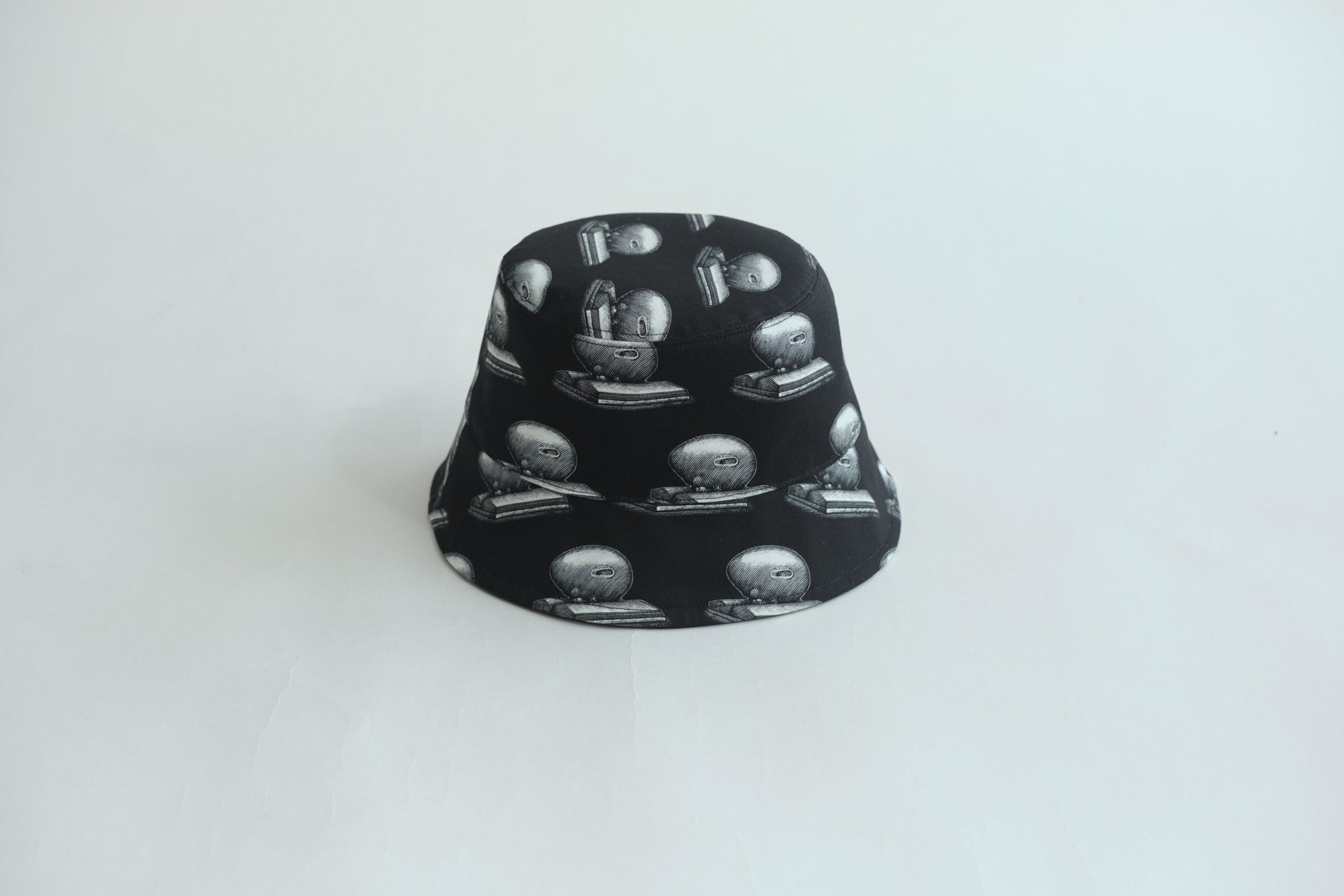 "Bookhead" Cotton Reversible Bucket Hat - Black