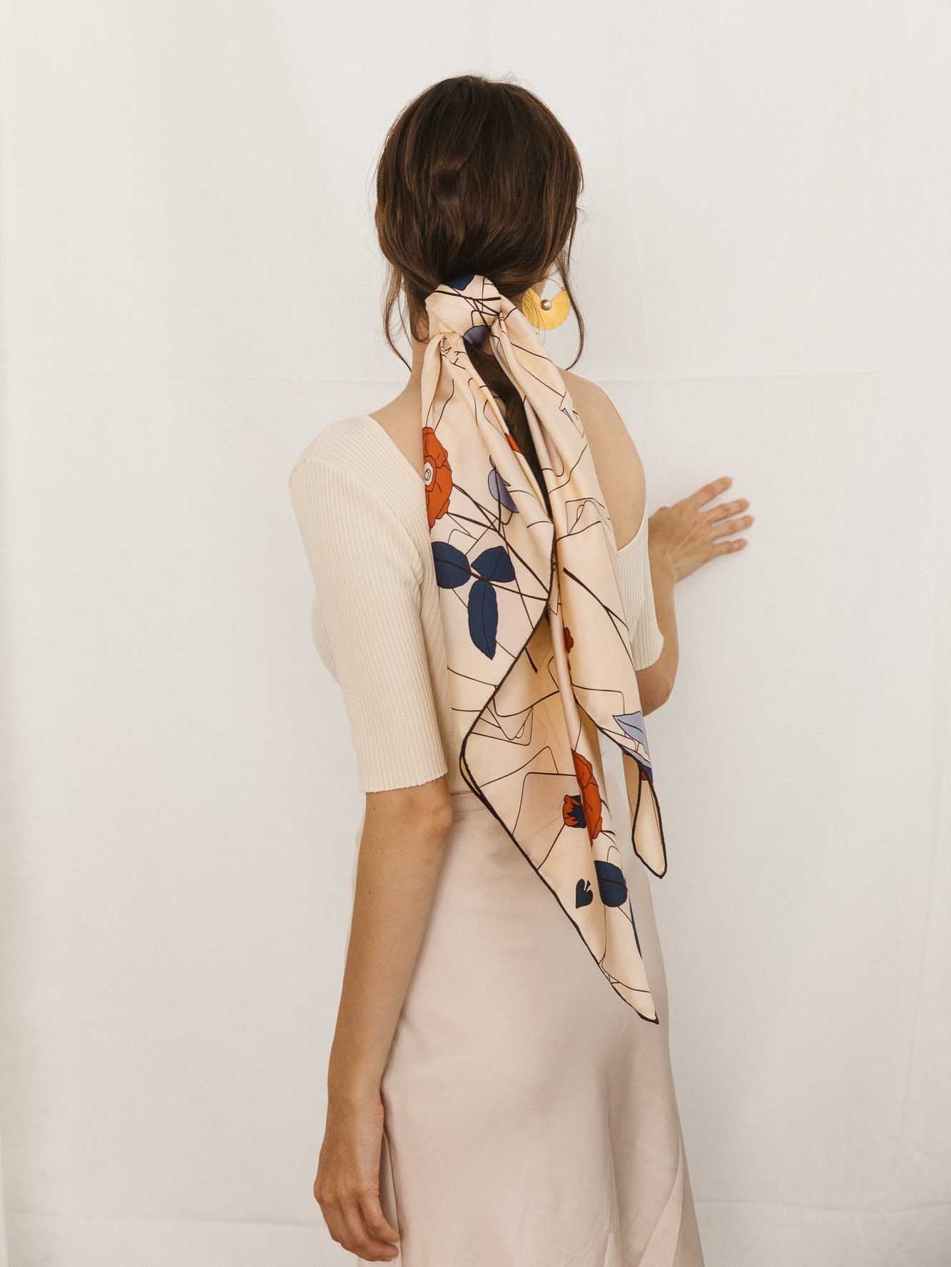 Collection Monogram Giant  Louis vuitton scarf, Ways to wear a scarf,  Outfits
